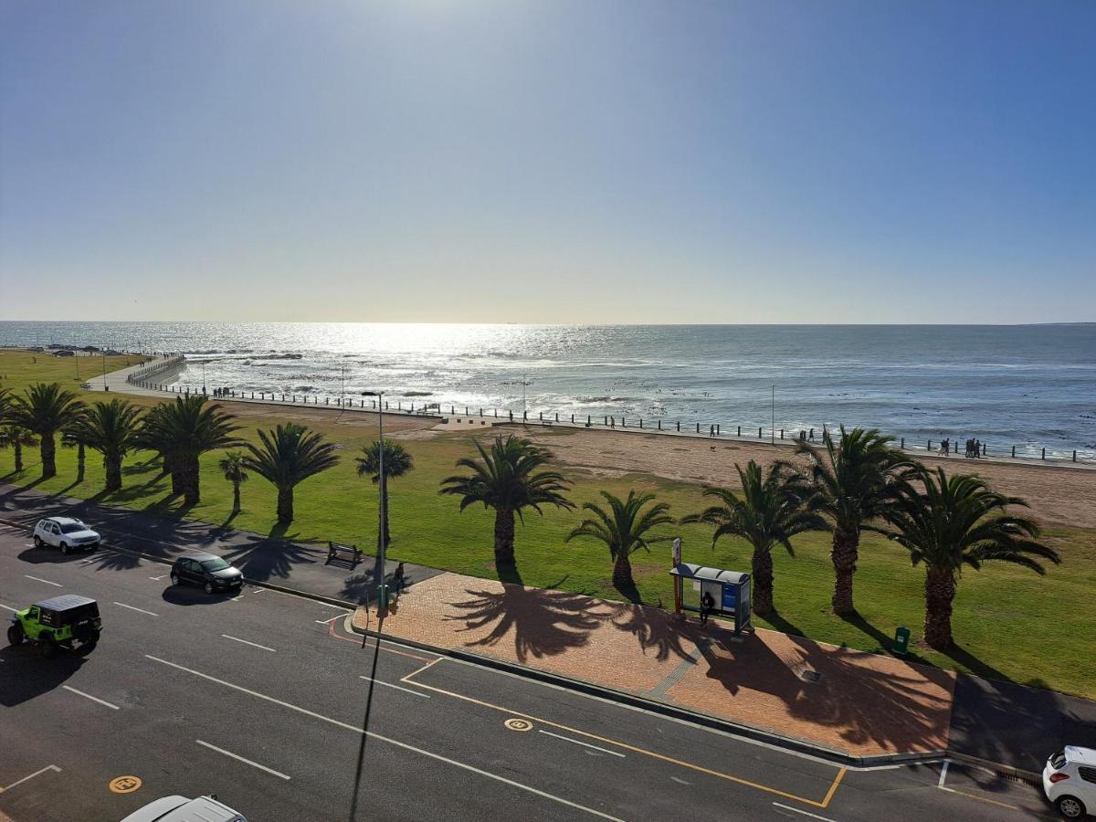 3 Bedroom Sea Facing Family Apartment Cape Town Moullie Point Exterior photo