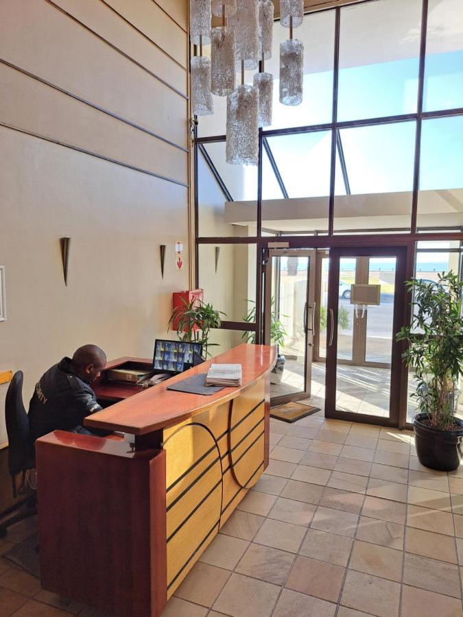 3 Bedroom Sea Facing Family Apartment Cape Town Moullie Point Exterior photo