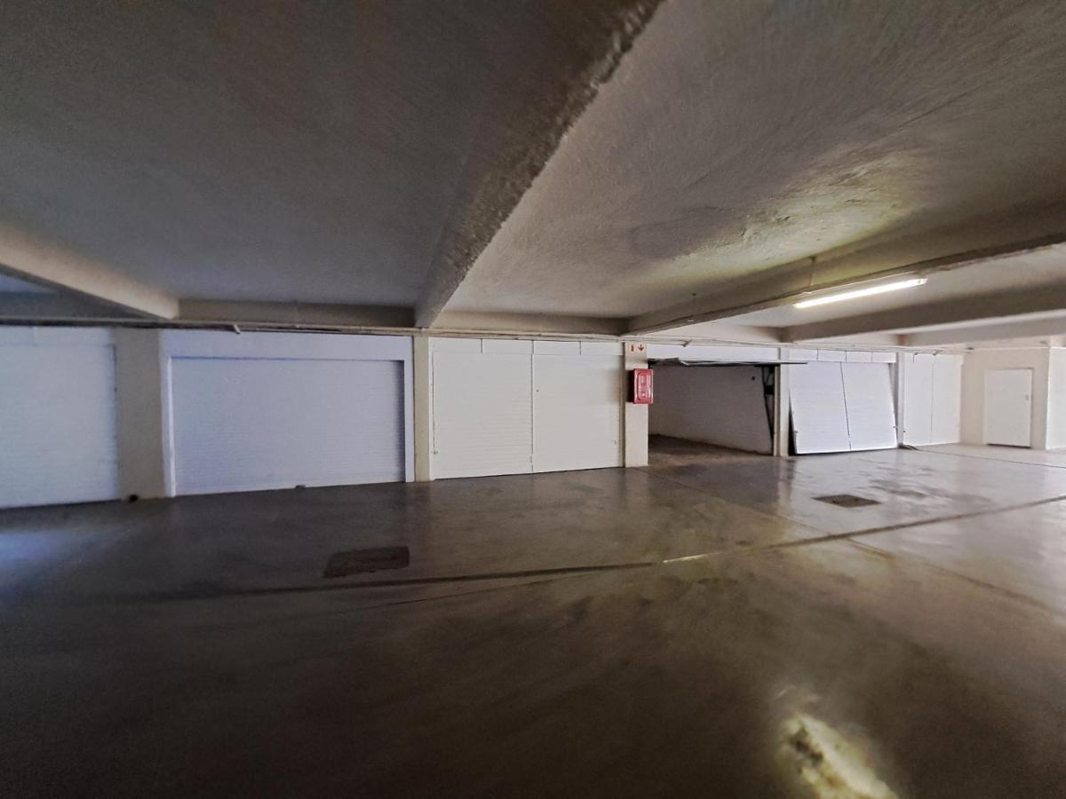 3 Bedroom Sea Facing Family Apartment Cape Town Moullie Point Exterior photo