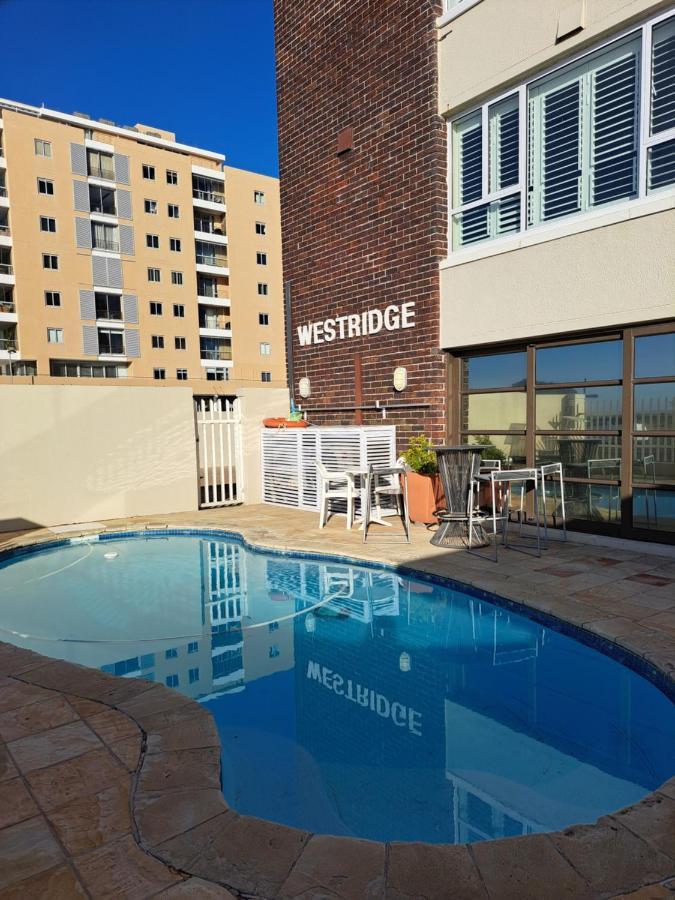 3 Bedroom Sea Facing Family Apartment Cape Town Moullie Point Exterior photo