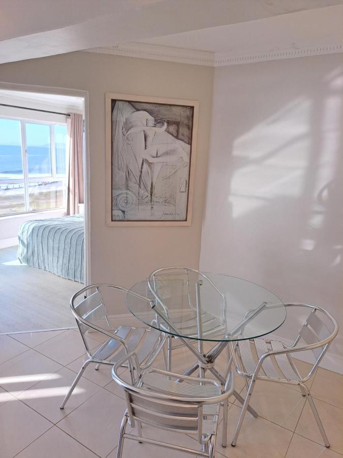 3 Bedroom Sea Facing Family Apartment Cape Town Moullie Point Exterior photo